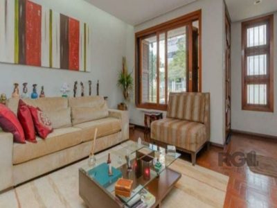 Casa à venda com 350m², 4 quartos, 1 suíte, 3 vagas no bairro Vila Ipiranga em Porto Alegre - Foto 3