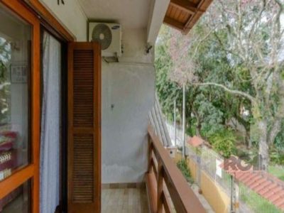 Casa à venda com 350m², 4 quartos, 1 suíte, 3 vagas no bairro Vila Ipiranga em Porto Alegre - Foto 9