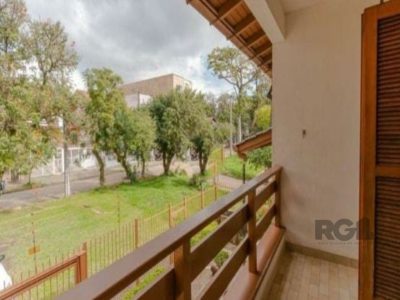 Casa à venda com 350m², 4 quartos, 1 suíte, 3 vagas no bairro Vila Ipiranga em Porto Alegre - Foto 7