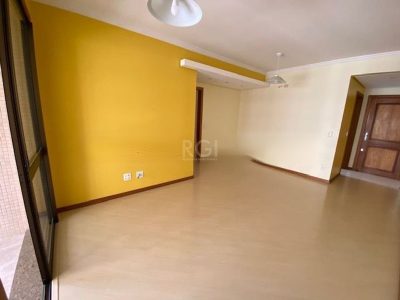 Apartamento à venda com 92m², 3 quartos, 1 suíte, 2 vagas no bairro Petrópolis em Porto Alegre - Foto 2