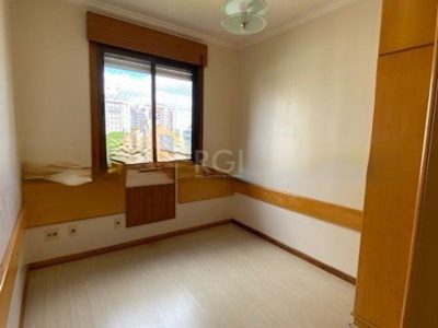 Apartamento à venda com 92m², 3 quartos, 1 suíte, 2 vagas no bairro Petrópolis em Porto Alegre - Foto 11