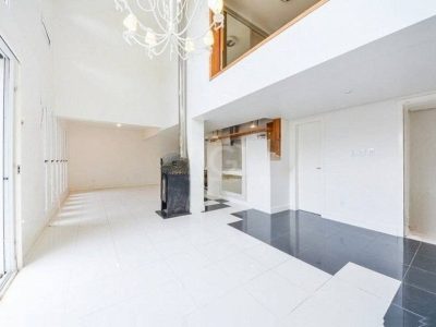 Casa à venda com 354m², 2 quartos, 2 suítes, 3 vagas no bairro Tristeza em Porto Alegre - Foto 2