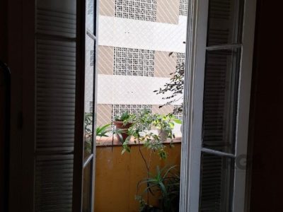 Apartamento à venda com 112m², 3 quartos, 1 suíte no bairro Floresta em Porto Alegre - Foto 17