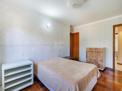 Casa à venda com 255m², 3 quartos, 1 suíte, 3 vagas no bairro Ipanema em Porto Alegre - Foto 20