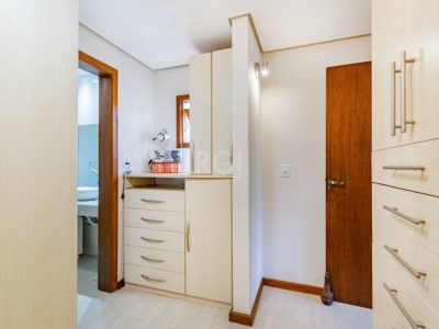 Casa à venda com 255m², 3 quartos, 1 suíte, 3 vagas no bairro Ipanema em Porto Alegre - Foto 22