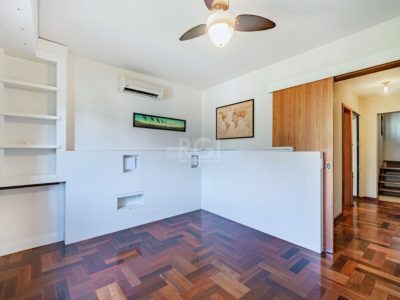 Casa à venda com 255m², 3 quartos, 1 suíte, 3 vagas no bairro Ipanema em Porto Alegre - Foto 18