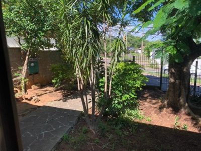 Casa à venda com 140m², 2 quartos, 1 suíte, 2 vagas no bairro Medianeira em Porto Alegre - Foto 4