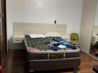 Casa à venda com 140m², 2 quartos, 1 suíte, 2 vagas no bairro Medianeira em Porto Alegre - Foto 8