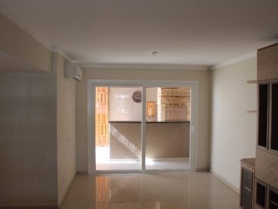 Casa à venda com 220m², 3 quartos, 1 suíte, 4 vagas no bairro Ipanema em Porto Alegre - Foto 10