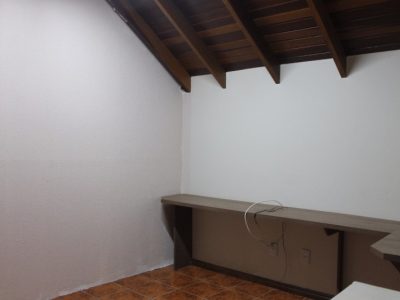 Casa à venda com 220m², 3 quartos, 1 suíte, 4 vagas no bairro Ipanema em Porto Alegre - Foto 30