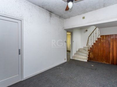 Casa à venda com 190m², 3 quartos, 4 vagas no bairro Petrópolis em Porto Alegre - Foto 14