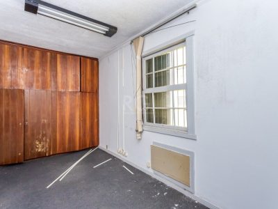 Casa à venda com 190m², 3 quartos, 4 vagas no bairro Petrópolis em Porto Alegre - Foto 19