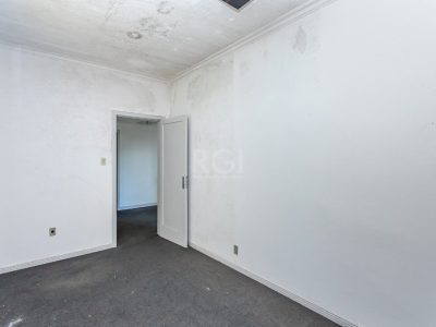 Casa à venda com 190m², 3 quartos, 4 vagas no bairro Petrópolis em Porto Alegre - Foto 21