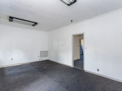 Casa à venda com 190m², 3 quartos, 4 vagas no bairro Petrópolis em Porto Alegre - Foto 25