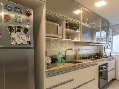 Apartamento à venda com 66m², 2 quartos, 1 suíte, 2 vagas no bairro Higienópolis em Porto Alegre - Foto 4