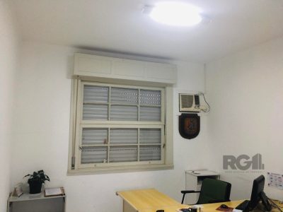 Casa à venda com 160m², 4 quartos, 4 vagas no bairro Floresta em Porto Alegre - Foto 2