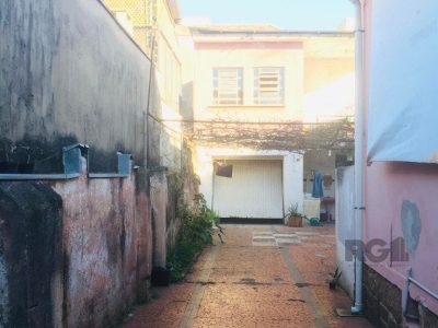 Casa à venda com 160m², 4 quartos, 4 vagas no bairro Floresta em Porto Alegre - Foto 9