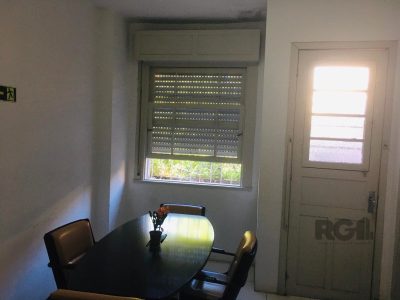 Casa à venda com 160m², 4 quartos, 4 vagas no bairro Floresta em Porto Alegre - Foto 7