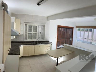 Casa à venda com 158m², 3 quartos, 1 suíte, 5 vagas no bairro Jardim Itu em Porto Alegre - Foto 4