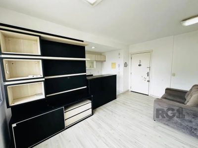 Apartamento à venda com 65m², 3 quartos, 1 suíte, 1 vaga no bairro Vila Ipiranga em Porto Alegre - Foto 2