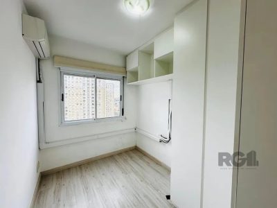 Apartamento à venda com 65m², 3 quartos, 1 suíte, 1 vaga no bairro Vila Ipiranga em Porto Alegre - Foto 5