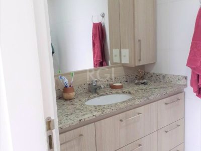 Apartamento à venda com 73m², 3 quartos, 1 suíte, 1 vaga no bairro Medianeira em Porto Alegre - Foto 22