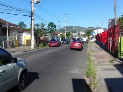 Casa à venda com 75m², 3 quartos, 2 vagas no bairro Partenon em Porto Alegre - Foto 3