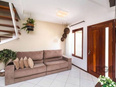 Casa Condominio à venda com 84m², 2 quartos, 1 suíte, 1 vaga no bairro Ipanema em Porto Alegre - Foto 2