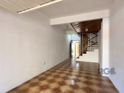 Casa à venda com 190m², 4 quartos, 1 vaga no bairro Centro Histórico em Porto Alegre - Foto 2