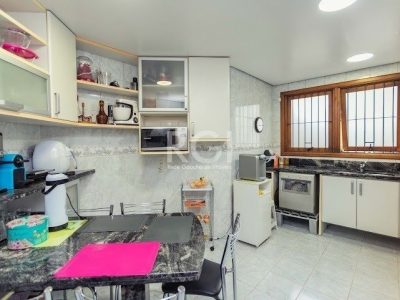 Casa à venda com 304m², 4 quartos, 2 suítes, 3 vagas no bairro Jardim Lindóia em Porto Alegre - Foto 10