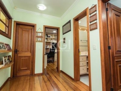 Casa à venda com 304m², 4 quartos, 2 suítes, 3 vagas no bairro Jardim Lindóia em Porto Alegre - Foto 15