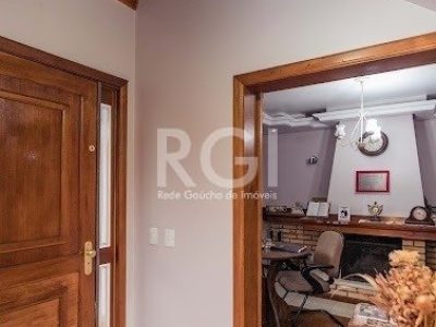 Casa à venda com 304m², 4 quartos, 2 suítes, 3 vagas no bairro Jardim Lindóia em Porto Alegre - Foto 21