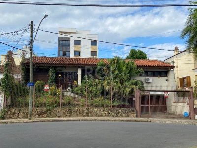 Casa à venda com 250m², 5 quartos, 1 suíte, 2 vagas no bairro Petrópolis em Porto Alegre - Foto 7