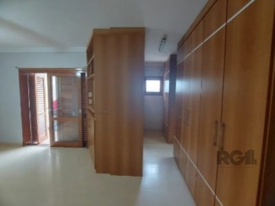 Casa à venda com 255m², 3 quartos, 1 suíte, 3 vagas no bairro Vila Ipiranga em Porto Alegre - Foto 10