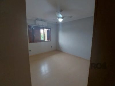 Casa à venda com 255m², 3 quartos, 1 suíte, 3 vagas no bairro Vila Ipiranga em Porto Alegre - Foto 14