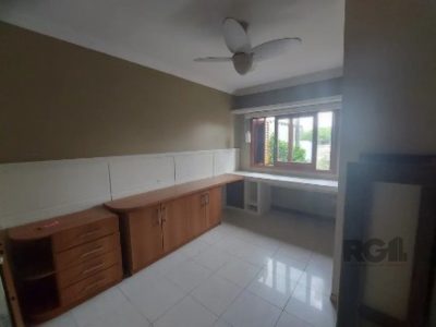 Casa à venda com 255m², 3 quartos, 1 suíte, 3 vagas no bairro Vila Ipiranga em Porto Alegre - Foto 13