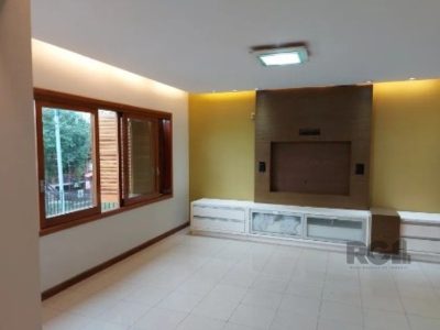 Casa à venda com 255m², 3 quartos, 1 suíte, 3 vagas no bairro Vila Ipiranga em Porto Alegre - Foto 4