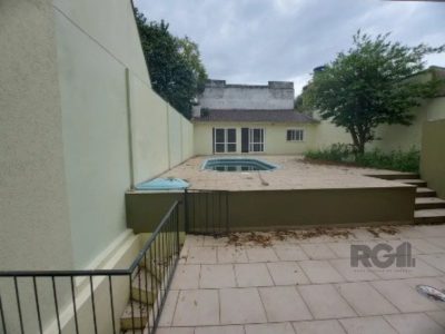 Casa à venda com 255m², 3 quartos, 1 suíte, 3 vagas no bairro Vila Ipiranga em Porto Alegre - Foto 16