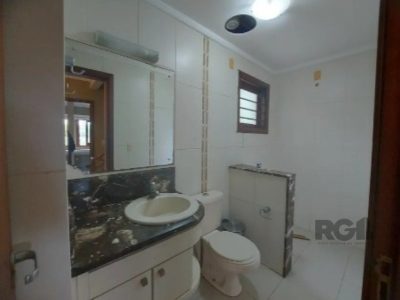 Casa à venda com 255m², 3 quartos, 1 suíte, 3 vagas no bairro Vila Ipiranga em Porto Alegre - Foto 17