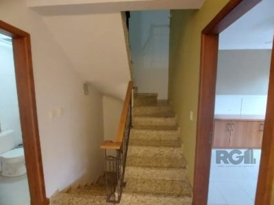 Casa à venda com 255m², 3 quartos, 1 suíte, 3 vagas no bairro Vila Ipiranga em Porto Alegre - Foto 9