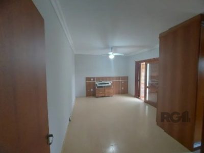 Casa à venda com 255m², 3 quartos, 1 suíte, 3 vagas no bairro Vila Ipiranga em Porto Alegre - Foto 12