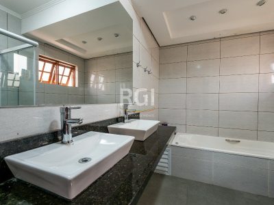 Casa à venda com 420m², 3 quartos, 1 suíte, 7 vagas no bairro Santa Tereza em Porto Alegre - Foto 42