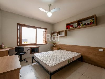 Casa à venda com 420m², 3 quartos, 1 suíte, 7 vagas no bairro Santa Tereza em Porto Alegre - Foto 43