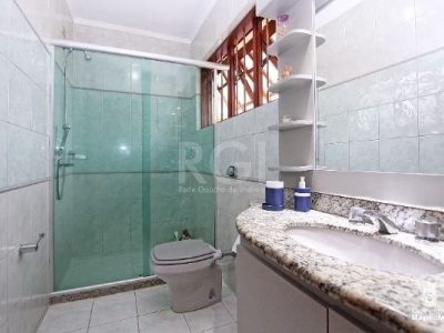 Casa à venda com 189m², 3 quartos, 1 suíte, 2 vagas no bairro Ipanema em Porto Alegre - Foto 16