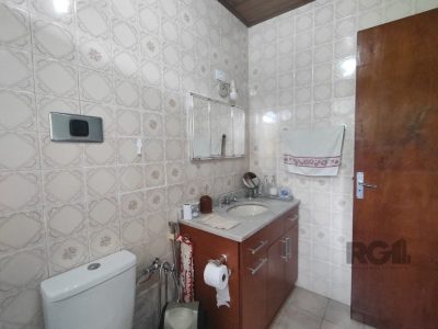 Casa à venda com 198m², 3 quartos, 1 suíte, 2 vagas no bairro Tristeza em Porto Alegre - Foto 24