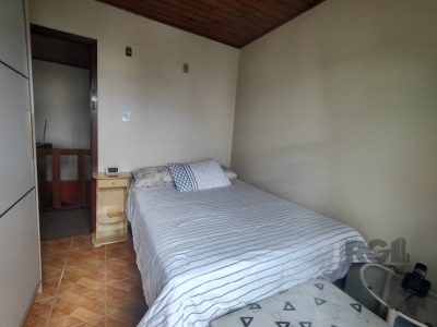 Casa à venda com 198m², 3 quartos, 1 suíte, 2 vagas no bairro Tristeza em Porto Alegre - Foto 27