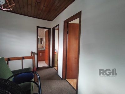 Casa à venda com 198m², 3 quartos, 1 suíte, 2 vagas no bairro Tristeza em Porto Alegre - Foto 25