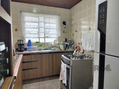 Casa à venda com 198m², 3 quartos, 1 suíte, 2 vagas no bairro Tristeza em Porto Alegre - Foto 11