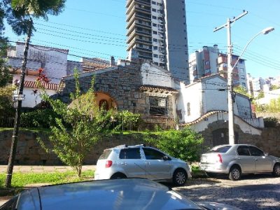 Casa à venda com 544m², 4 quartos, 3 vagas no bairro Rio Branco em Porto Alegre - Foto 2