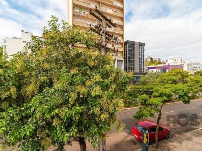 Apartamento à venda com 110m², 3 quartos, 1 suíte, 1 vaga no bairro Floresta em Porto Alegre - Foto 17